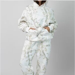 Comfrt Camo Hoodie Large